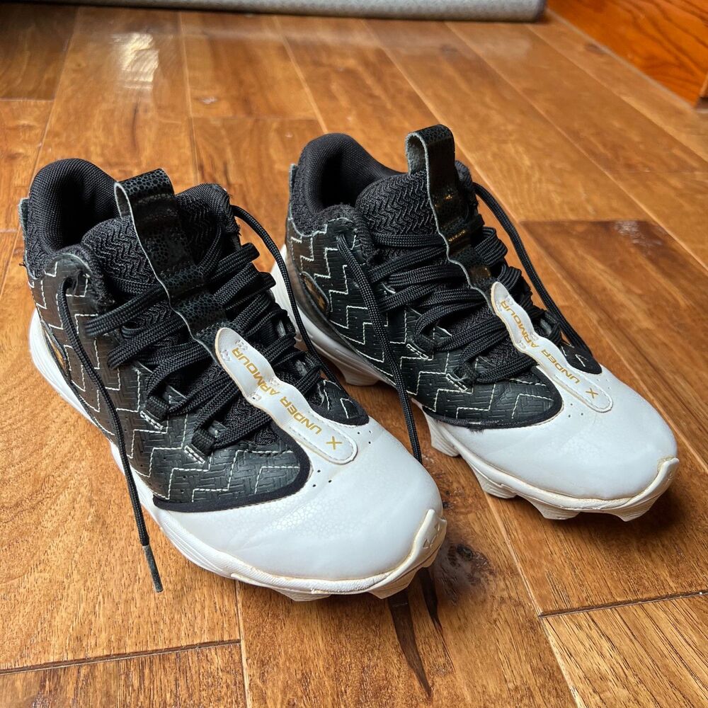 Kids High Top Molded Baseball Cleats Under Armour Harper 9 RM Jr Size 3.5 Youth